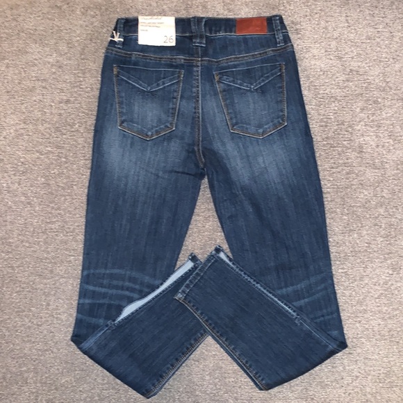 Unpublished Jeans - Picture 2 of 11